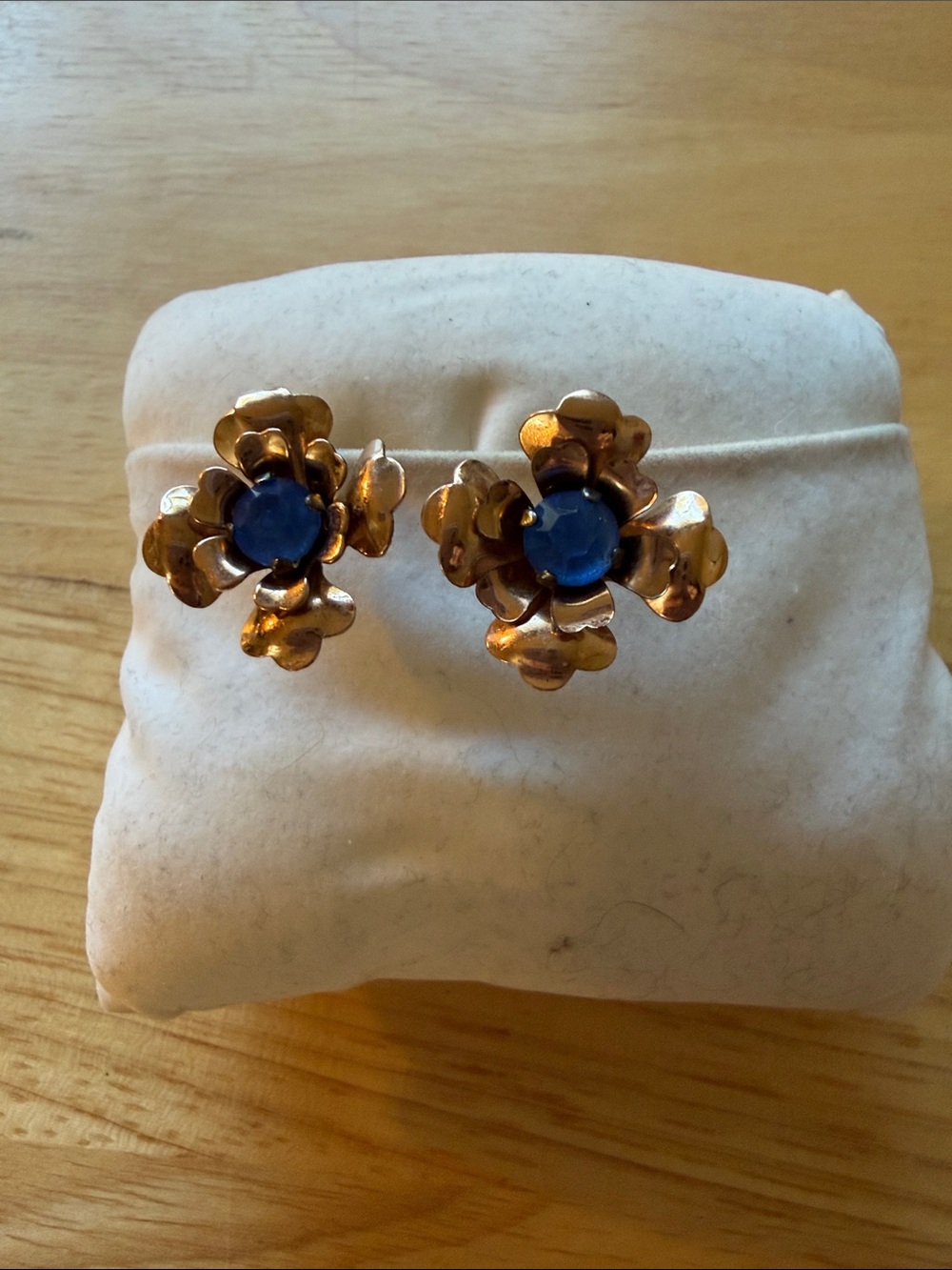 Gold-Tone Floral Blue Center Screw back clip on Earrings